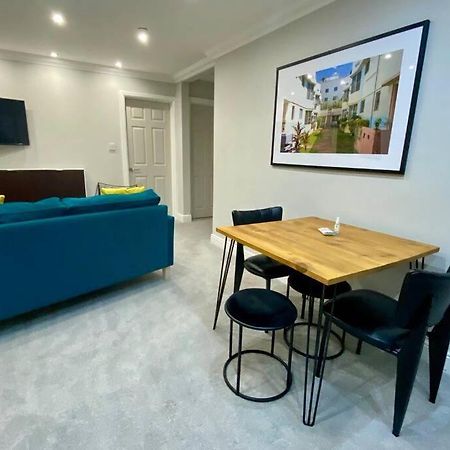 Stylish Two Bedroom Apartment Near Victoria Park Кардифф Экстерьер фото